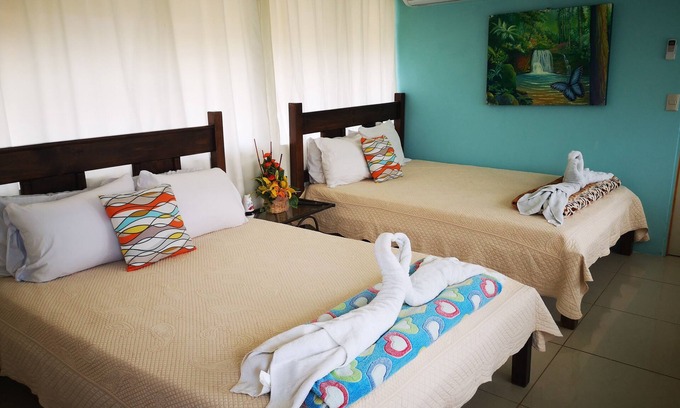 Ciudad Cortés Hotel | Hospedaje la Galerie, Villas con aire acondicionado, piscina al aire libre,