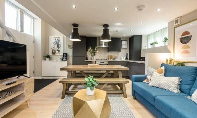Georgian Quarter Casa | Host Apartments The Georgian Coach House 1