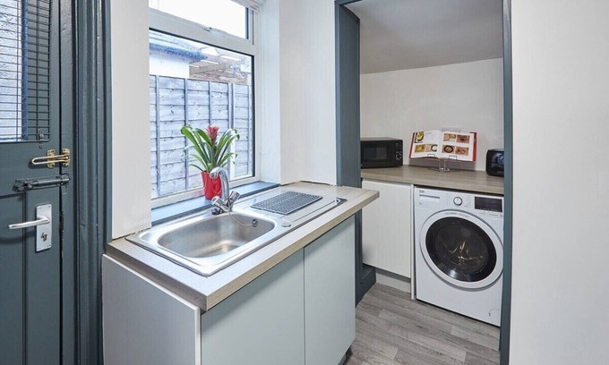 Eccles Casa | Host & Stay | Alma Su