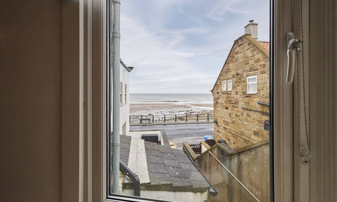 Sandsend Casa | Host & Stay | Beachside Cottage