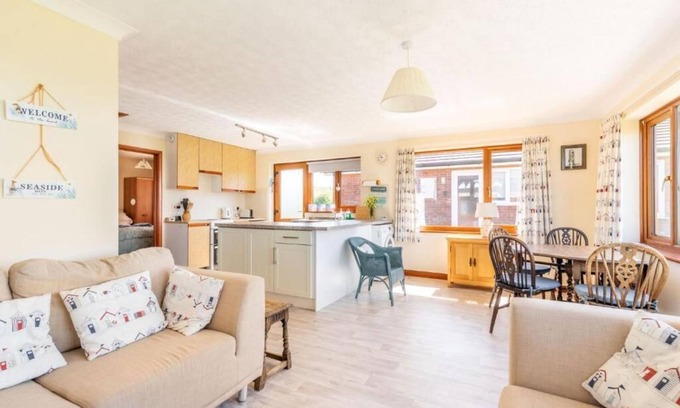 Happisburgh Cabaña | Host & Stay | Breezy Bungalow