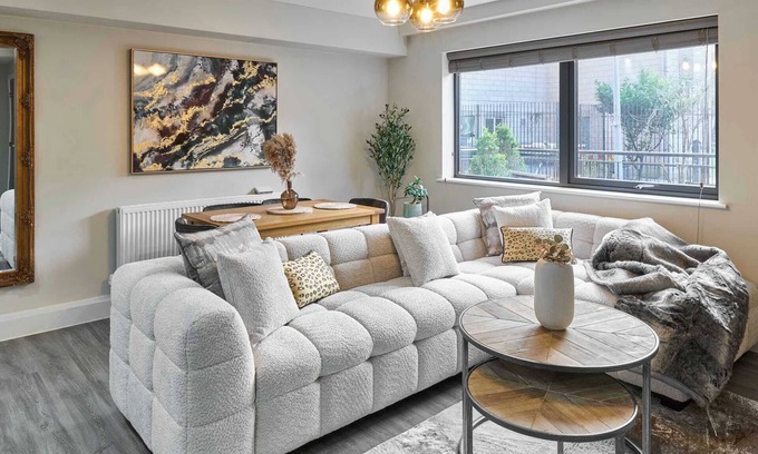Baltic Triangle Casa | Host & Stay | Chic Townhouse by the Docks