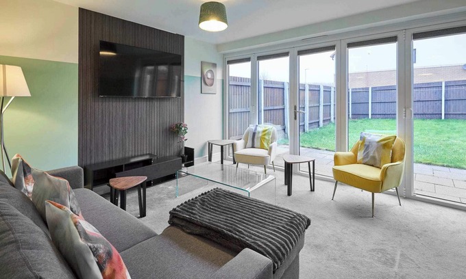 Geddington Casa | Host & Stay | Chippenham Close