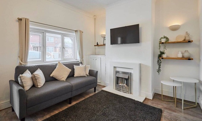 Lowton Casa | Host & Stay | Church Street