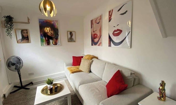 Milton Keynes Casa | Host & Stay | Cotman Close