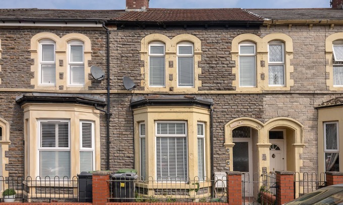 Riverside Casa | Host Stay Craddock Street