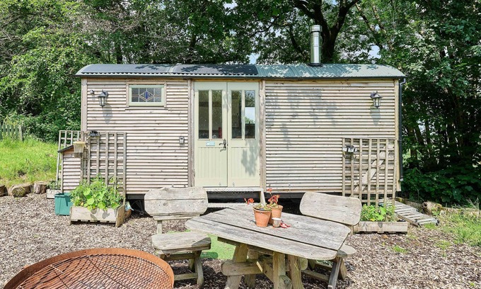 Bideford Cabina | Host & Stay | Dipple Farm Shepherds Hut