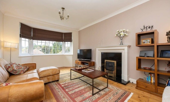 Woodingdean Casa | Host & Stay | Downs Valley House