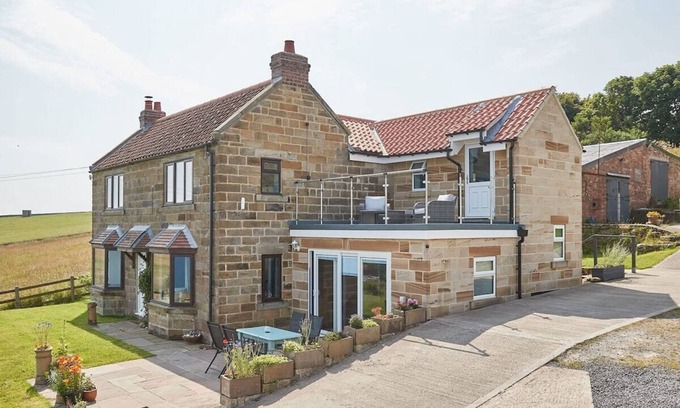 Ravenscar Casa | Host & Stay | Fairview House