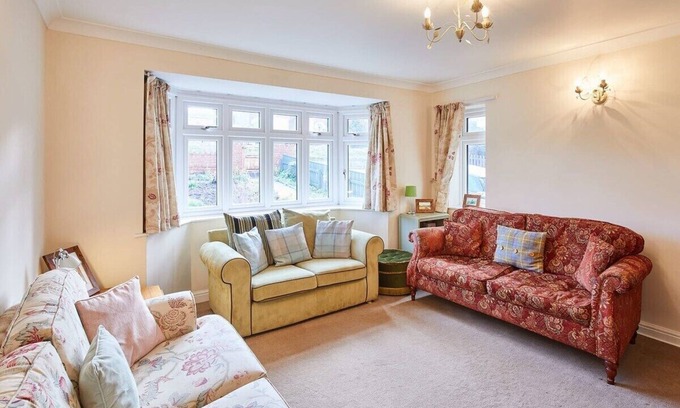 Brotton Casa | Host & Stay | Coach Cottage