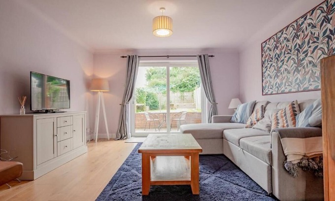 Worcester Casa | Host & Stay | Hales Orchard