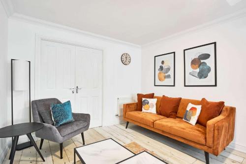 Launceston Casa | Host & Stay - Hazelnut House