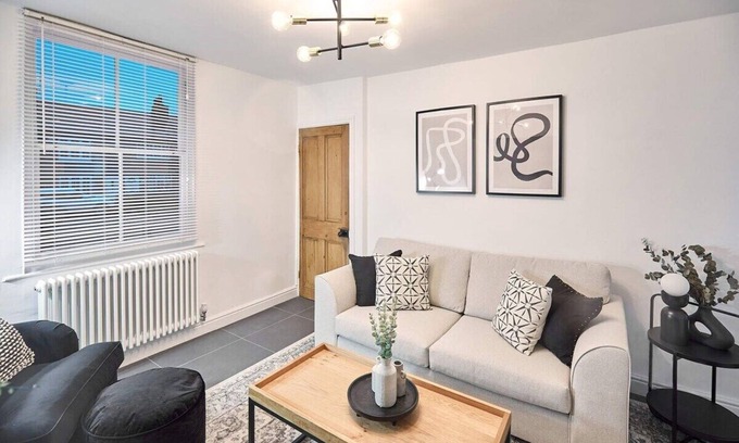 Stockton-on-Tees Casa | Host & Stay | High Street Cottage