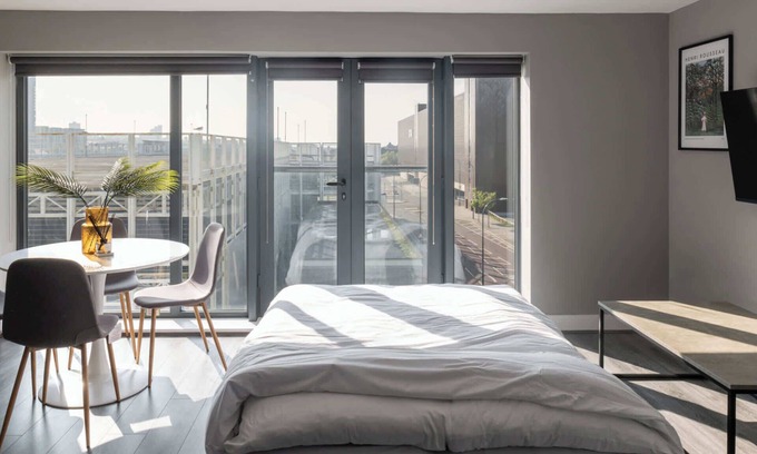 The Docks Apartamento | Host & Stay | Monarchs Quay