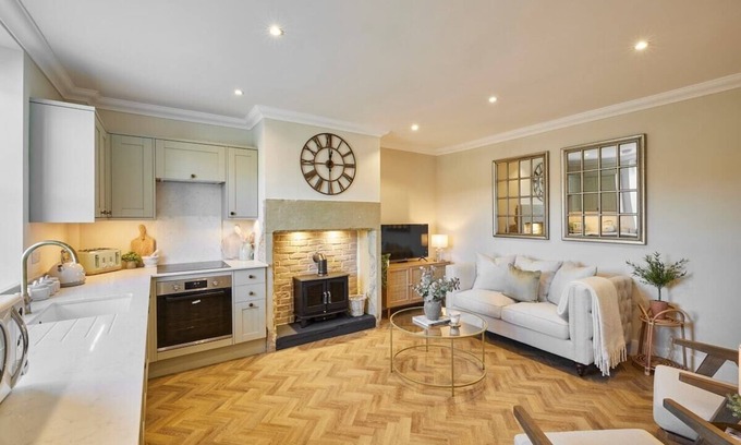 Birstall Casa | Host & Stay | Oakwell Cottage