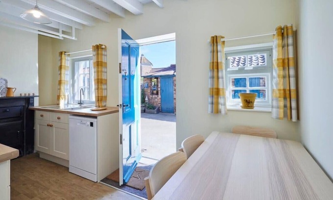 Scawton Casa | Host & Stay | Park View