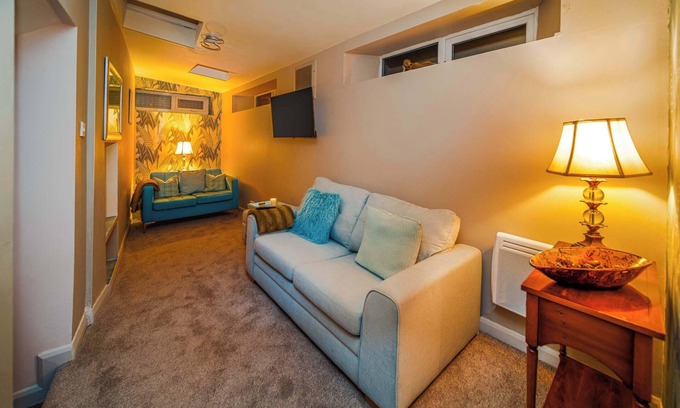 Bury Apartamento | Host & Stay | Pied-a-Terre at Manor View