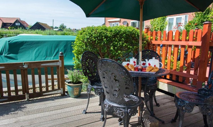 Irstead Casa | Host & Stay - Quayside Cottage