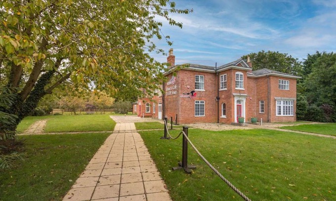 Hopton Casa | Host & Stay - Redwings Sanctuary Rooms