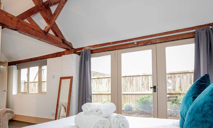 Broughton Hackett Casa | Host & Stay | Snodsbury Barn