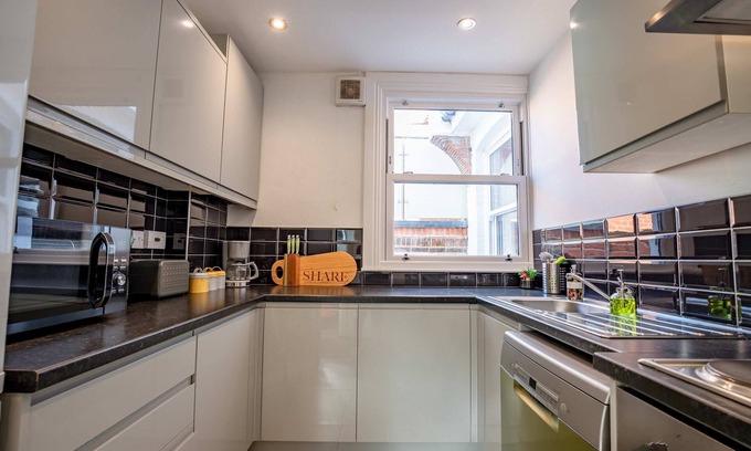 Tadworth Apartamento | Host & Stay | Station Approach