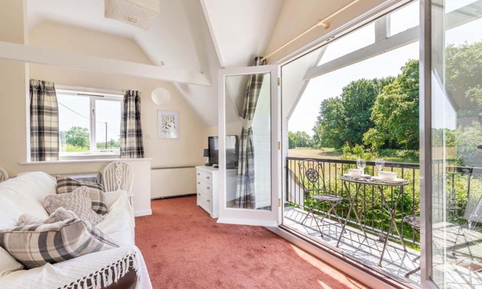 Irstead Casa | Host & Stay - The Lodge at Alderfen View