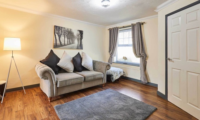 Kettering Casa | Host & Stay | Venture Park Villas