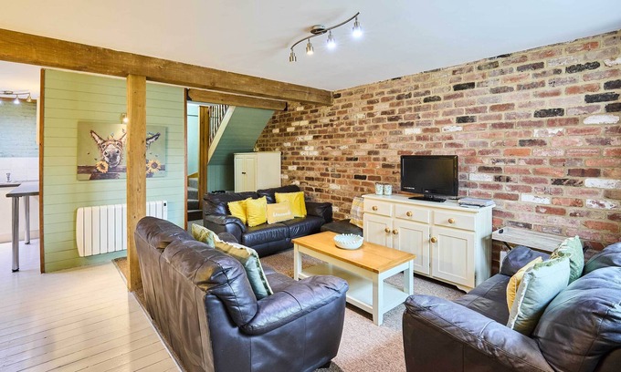 Fakenham Casa | Host & Stay | West Barn
