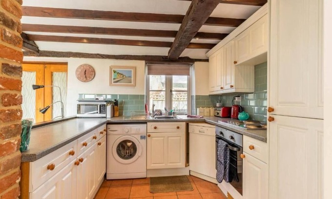 Aldborough Apartamento | Host & Stay | Woodfalls Barn
