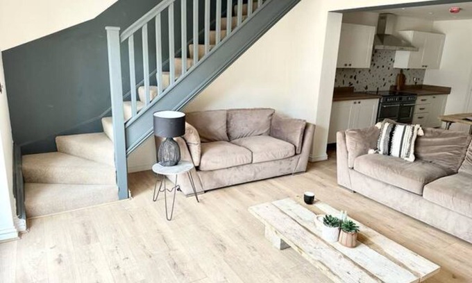 Stroud Casa | Hosta House