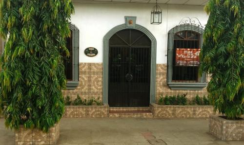 Leon Casa | HOSTAL CASA BELINDA