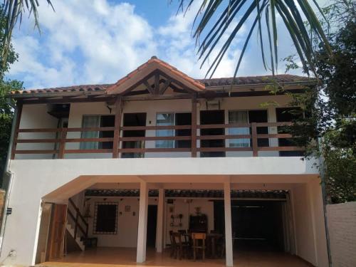 Buena Vista Casa | Hostal Landivar - A media cuadra de la plaza