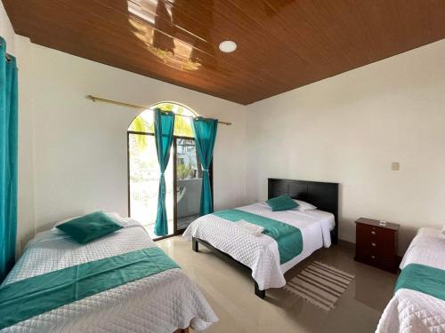 Puerto Villamil Casa | Hostal Muro De Las Lagrimas with high speed internet Starlink