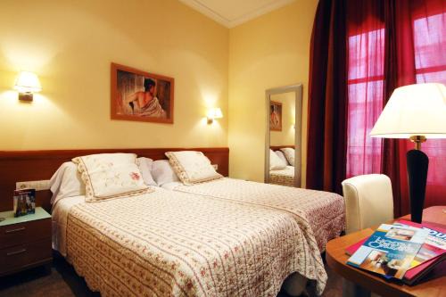 Sant Pere Casa | Hostal Orleans
