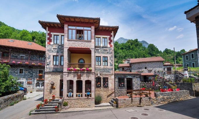 Oseja de Sajambre Casa | Hostal Peña Santa