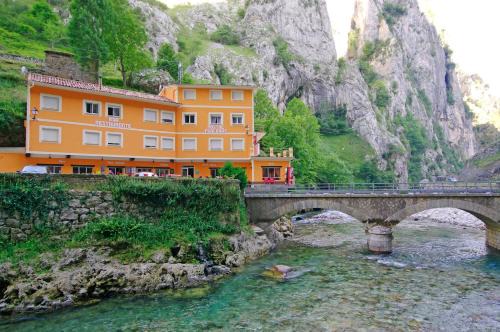 Camermena Casa | Hostal Poncebos