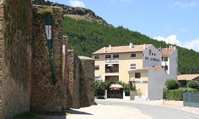 Cañete Casa | Hostal Restaurante La Muralla