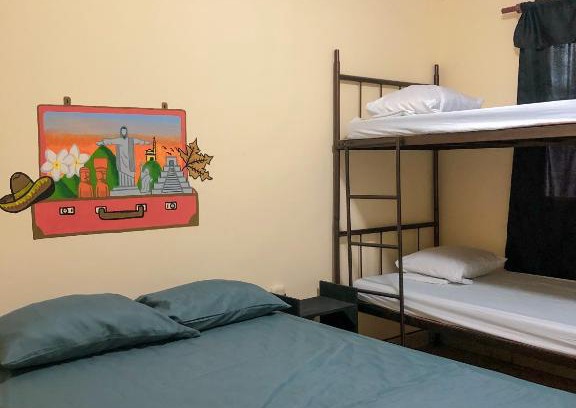 Leon Casa | Hostal Sin Fronteras