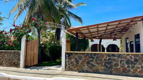 Bahía de la Academia Hotel | Hostal Sueños Silvestres