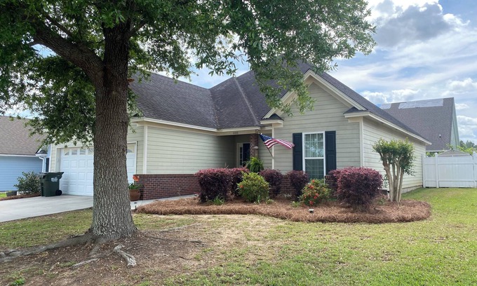 Valdosta Casa | Hosted home 2 minutes off I-75 Northlake Community-private 2BR/1BA & keyless pad