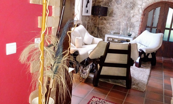 Mendiga Casa | Hostel and Art