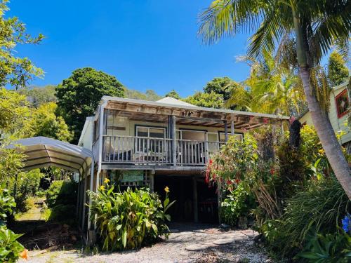 Hahei Casa | Hosts on the Coast Grange Cottage