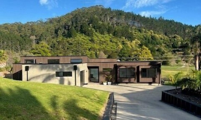 Whangamata Casa | Hosts on the Coast The Country Club