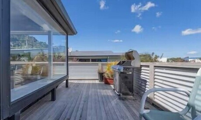 Whitianga Casa | Hosts on the Coast Picture Perfect on Haddon