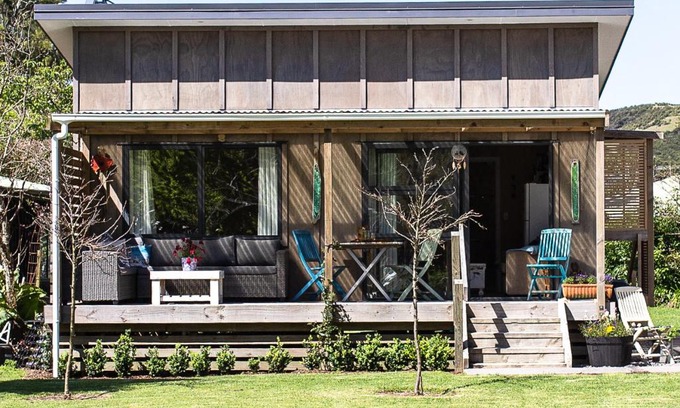 Whitianga Casa | Hosts on the Coast River Cottage