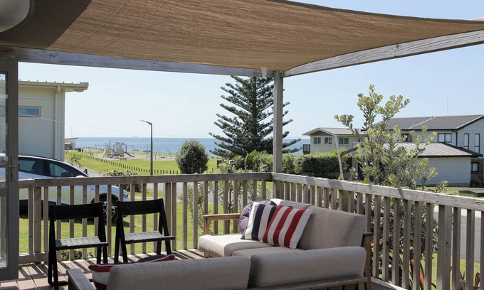 Whiritoa Casa | Hosts on the Coast Tiki Retreat