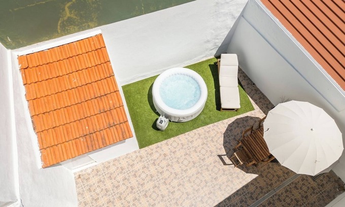 Ramalde Casa | HostWise - Bright Homes w/ Private Patio and Jacuzzi