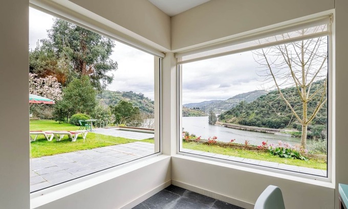 Resende Casa | HostWise – Riverside Retreat w/ Infinity Pool