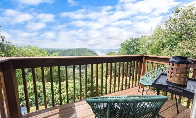 Pittsburgh Casa | ★ HostWise Stays ★ Ohio River Valley Views in the City!