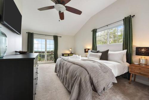Pittsburgh Casa | HostWise Stays - The Cielo - Ohio River Views!